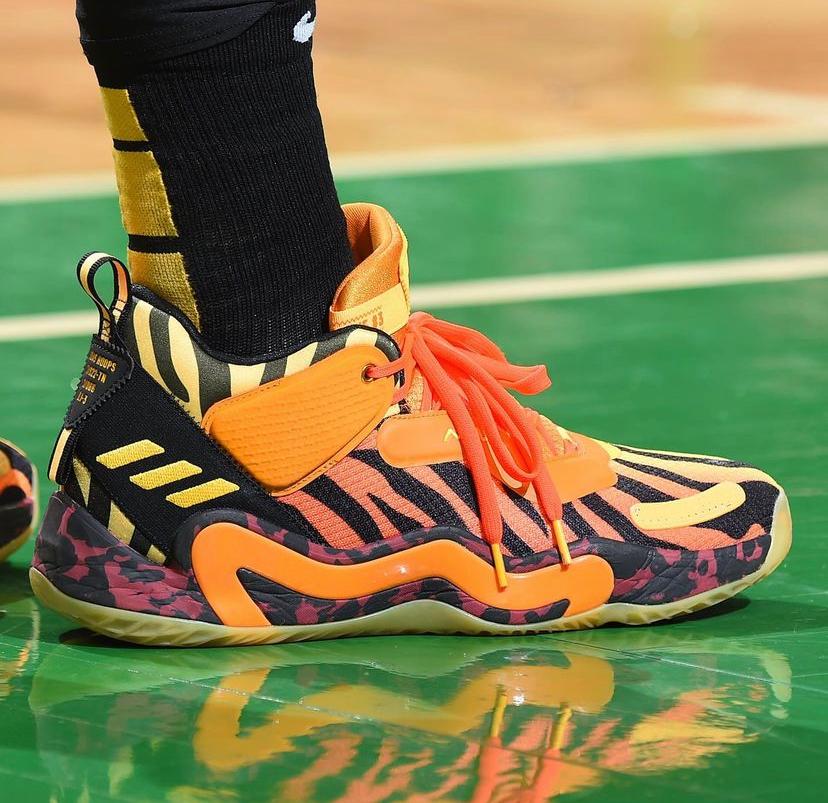 NBA球员上脚：耐克续约科比系列，拉文正式签约新百伦