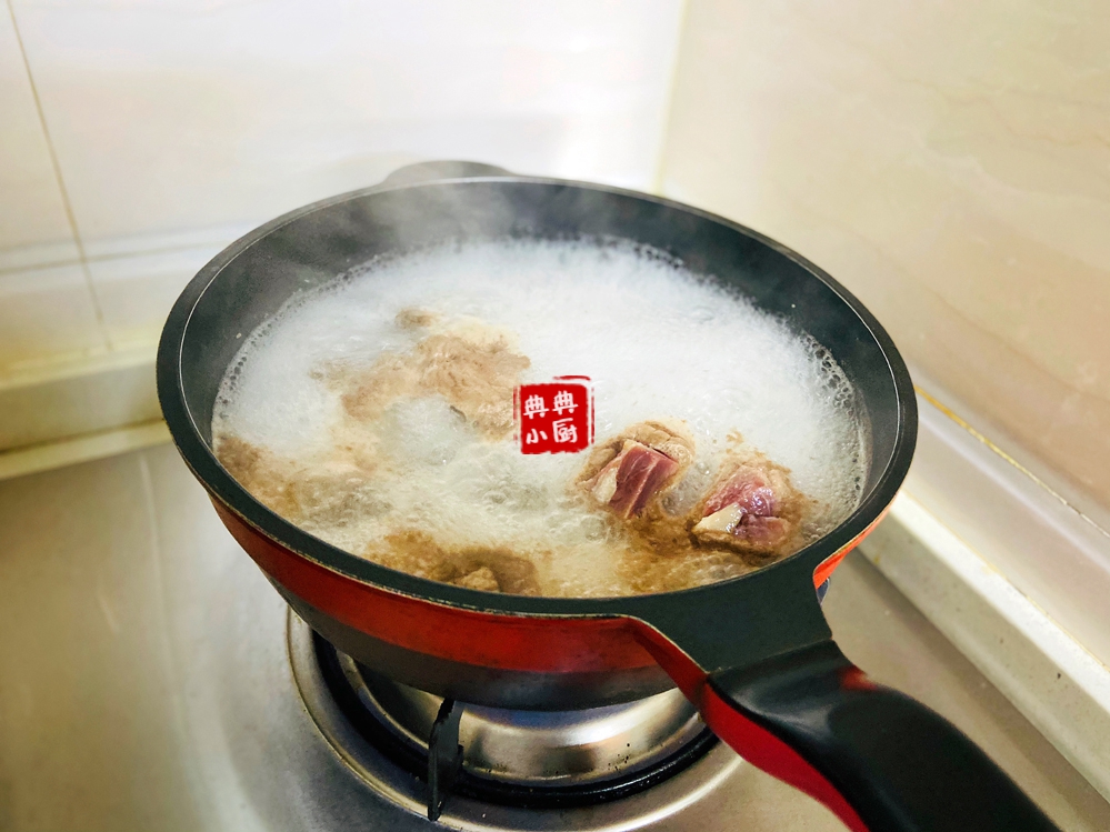 牛腩炖出来为何又柴又硬,烧牛腩什么时候放盐