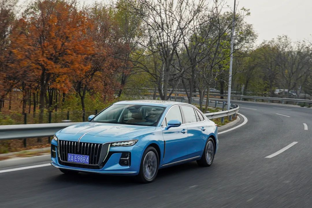 2024款红旗h5智联版是混动吗,红旗h5混动版车多少钱