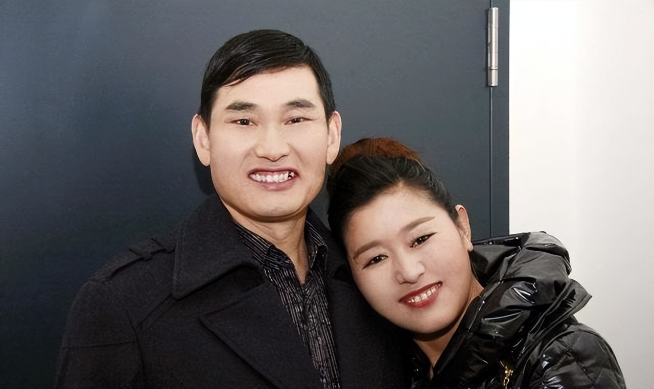 大衣哥换上新演出服,大衣哥穿西装最新图片