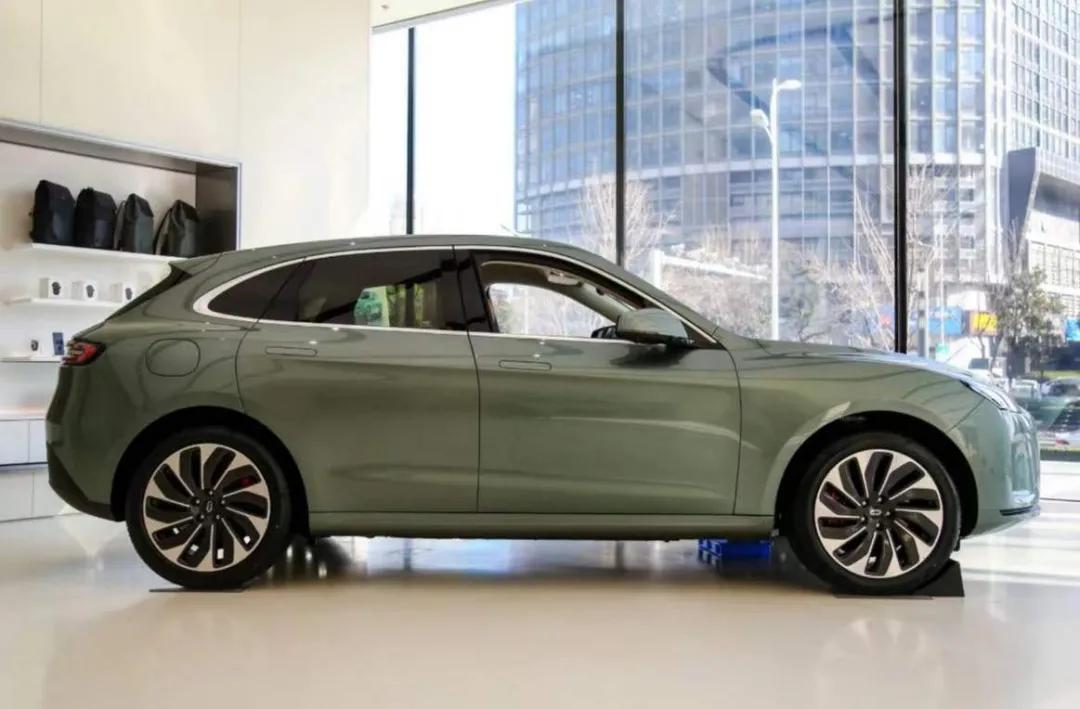 太上头了：华为青岛旗舰店“哈啤酒”引领科技消费新浪潮