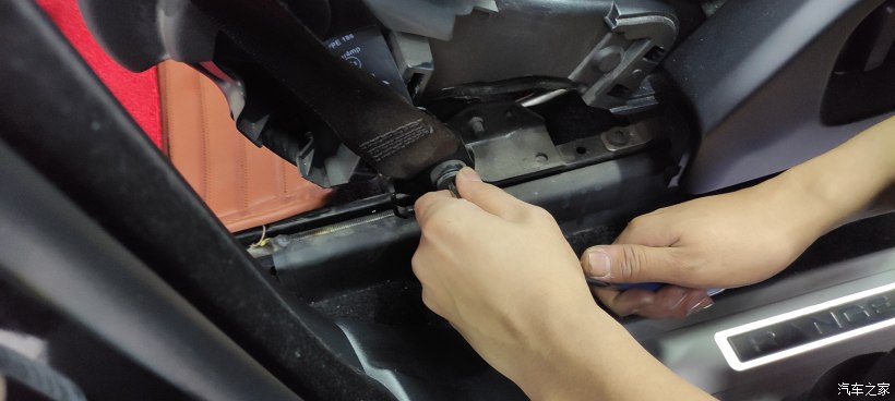 路虎揽胜行政座椅通风加装多少钱,路虎揽胜行政前排座椅改装