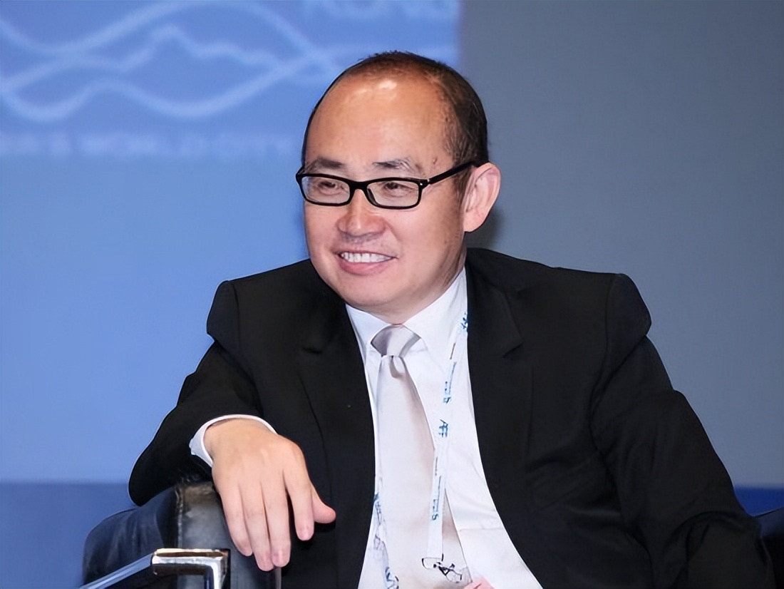 他17岁上中国人大，28岁赚500万元，39岁身家15亿，凭啥