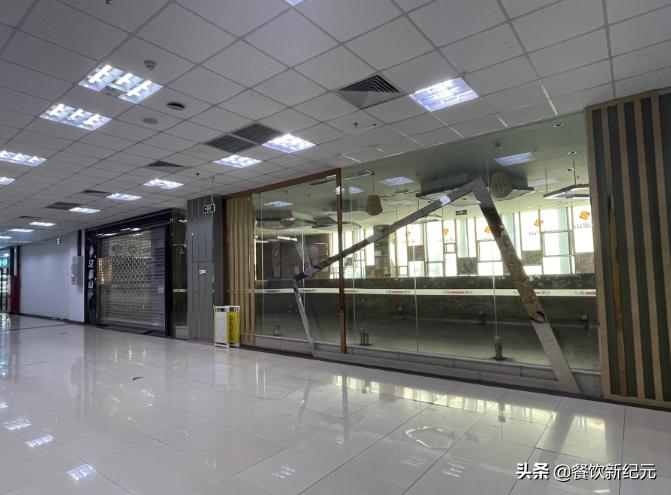 家门口的一家饭店倒闭了,韩式烤肉韩国料理