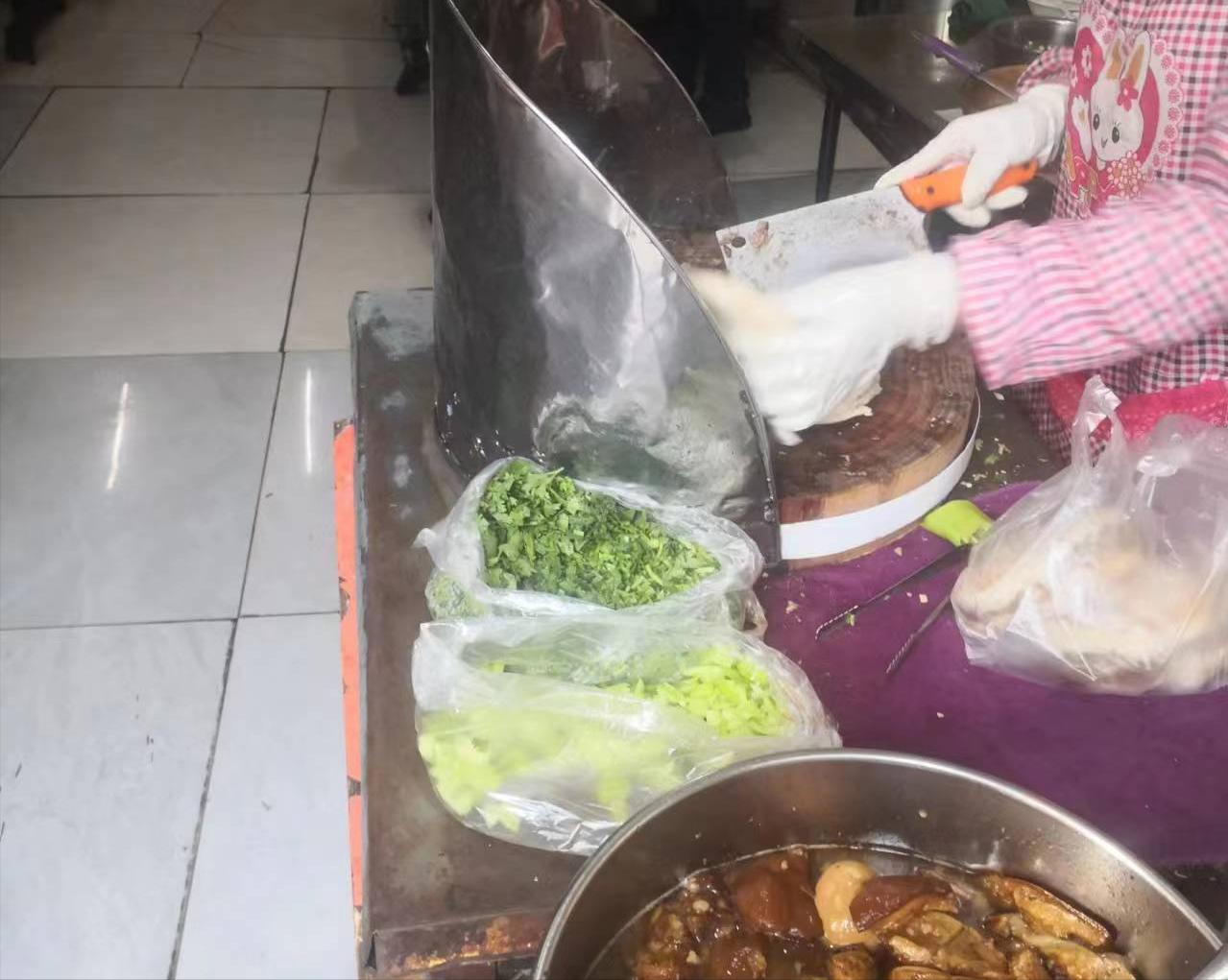 煎饼果子肉夹馍里脊饼哪个简单,一个肉夹馍一个煎饼果子