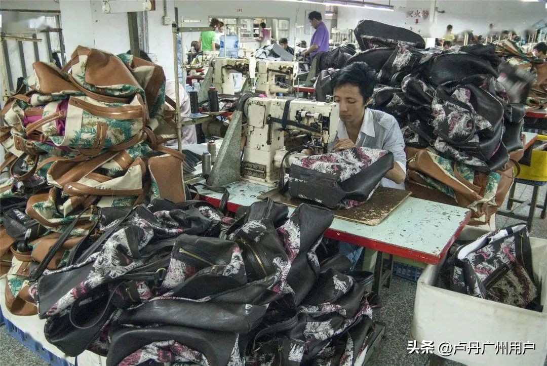20年拍下150万张“东莞女工”在国外爆火：中国制造，不可思议！