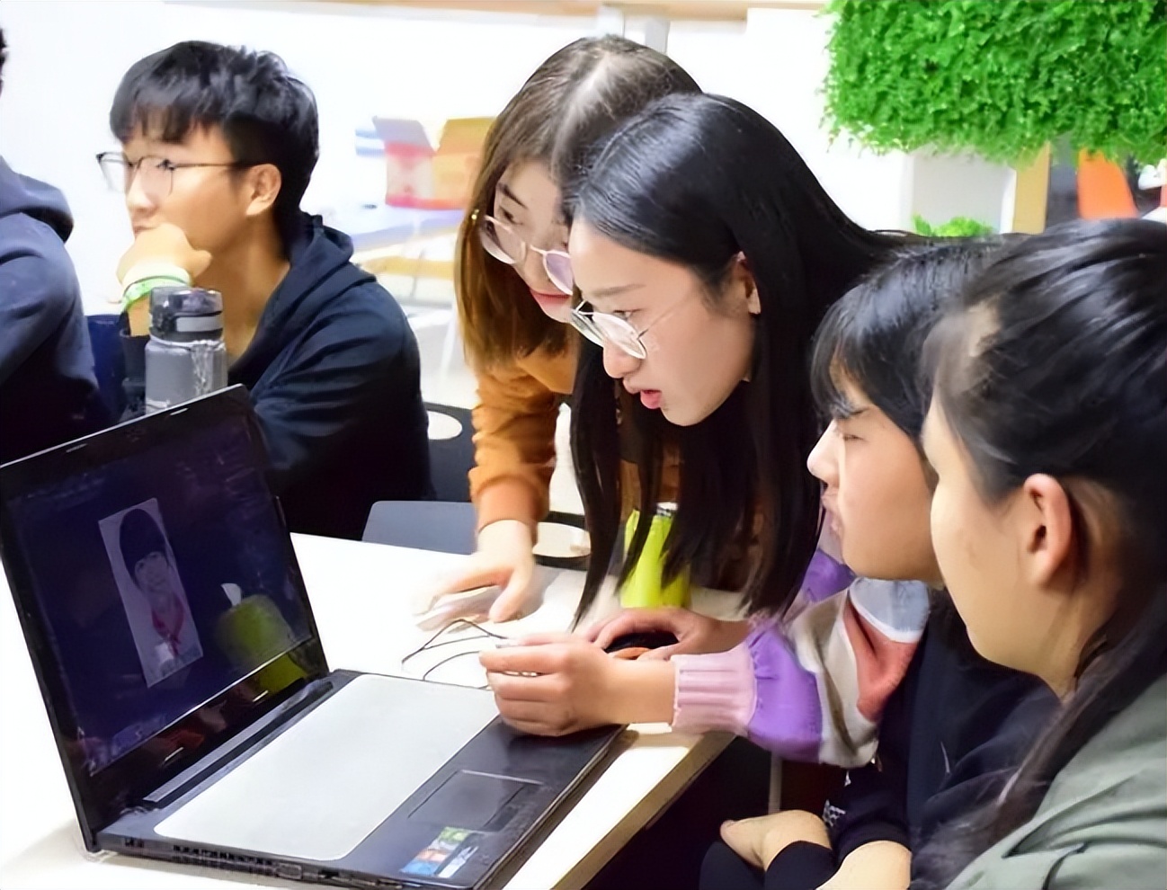 文理科10大“高薪”专业出炉,上榜专业不容小觑,吸金指数五颗星