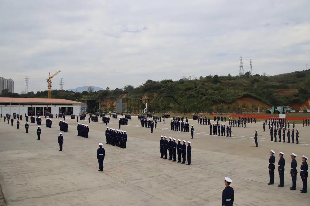 新消防员队列训练,消防员阳光下队列训练