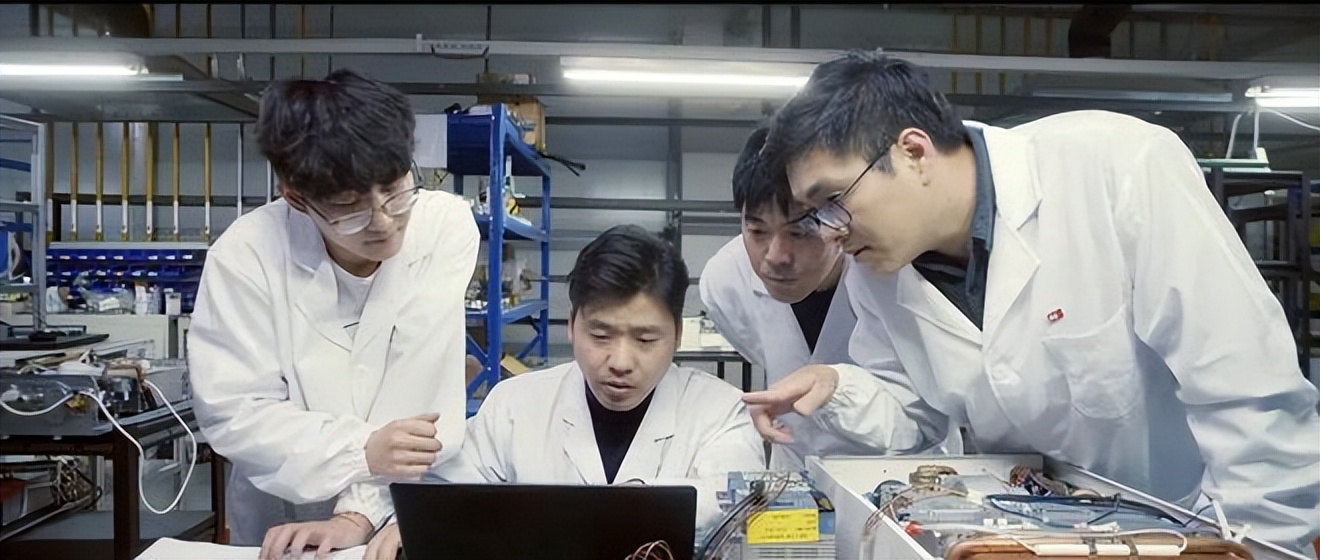 这群人想方设法，终于在沙漠中心洗上了热水澡