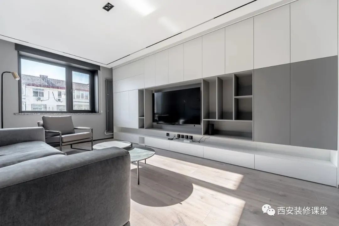 客厅窗户不是落地的怎么装好看,客厅东窗户适合什么窗帘