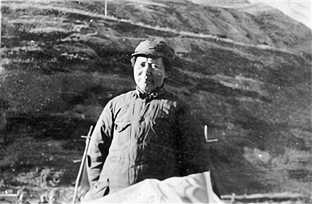 郝克勇：*底卧**国民*党***队军**多年，是唯一与毛*东泽**单线联系的超级特工