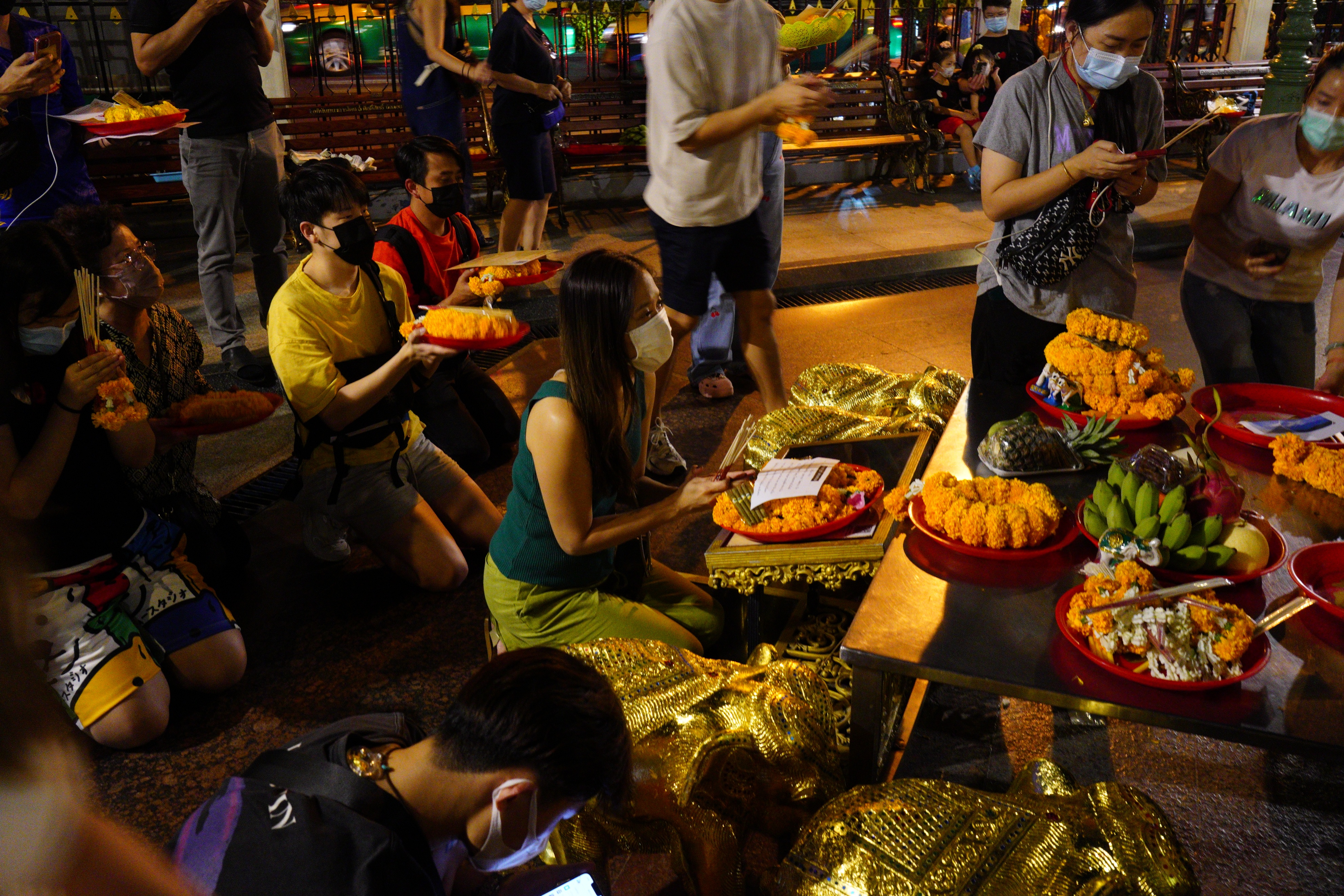 1月8日重开国境：有人采购退烧药回国过年，外企开始制定访华计划，立刻恢复出境游并不容易