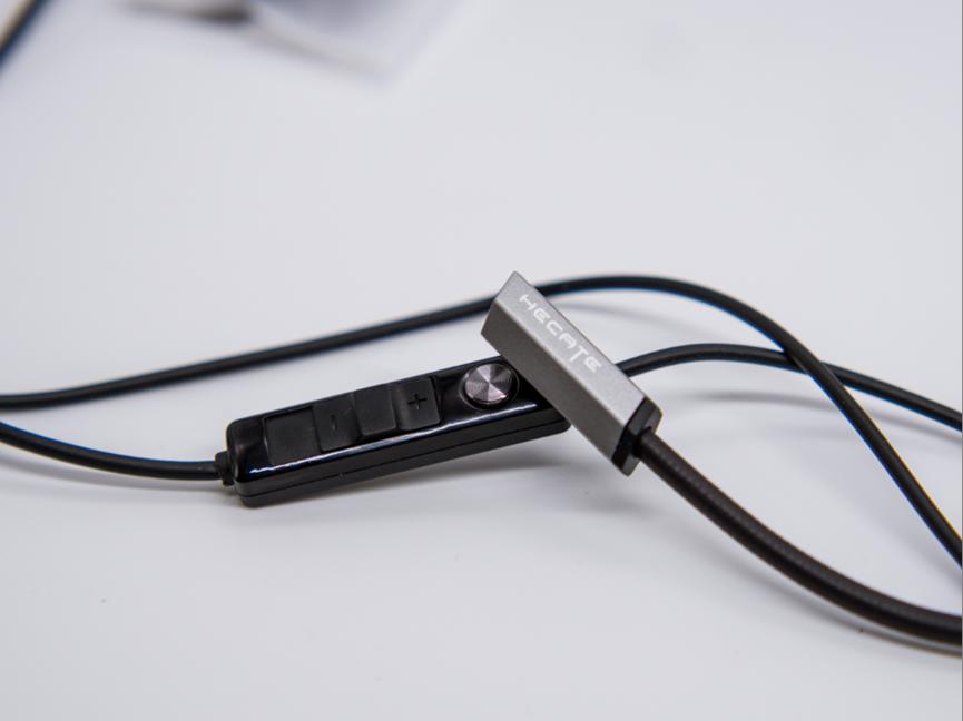 200出头还带独立7.1声卡的小金标耳机，实际效果如何？