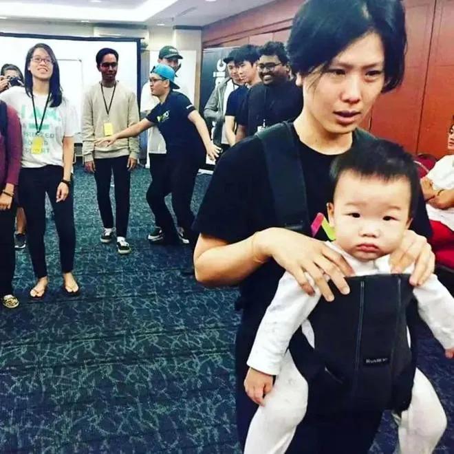 45岁新手妈妈生娃后又拍了部功夫片