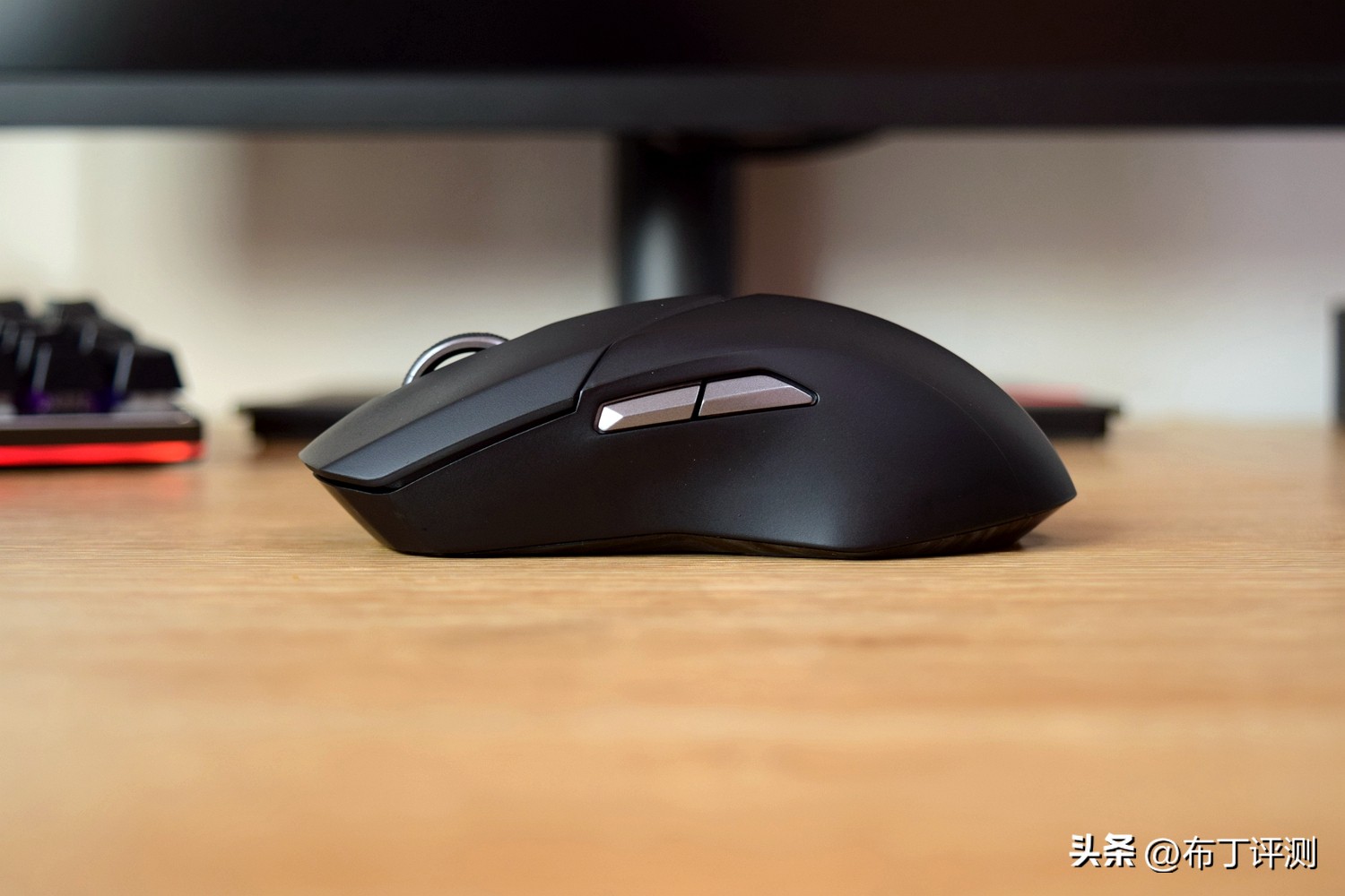 入门级无线游戏电竞鼠标,目前最好用的有线游戏鼠标