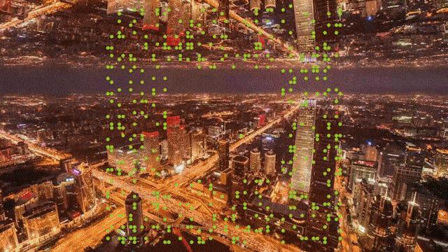 曾经躲在身后的小孩长大了,曾经躲在父母身后的孩子长大了