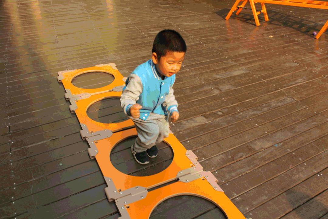 户外自主游戏探索,户外自主游戏与自由游戏