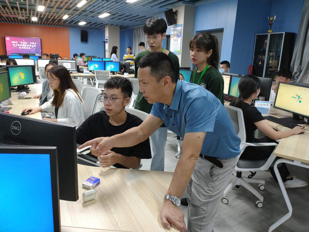 广州华立学院礼仪,广州华立学院外国语学院怎样