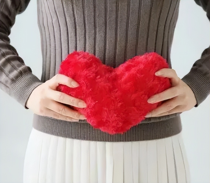 女性阴道有白色泡沫排出来，是咋回事？暗示了什么？医生给出答案