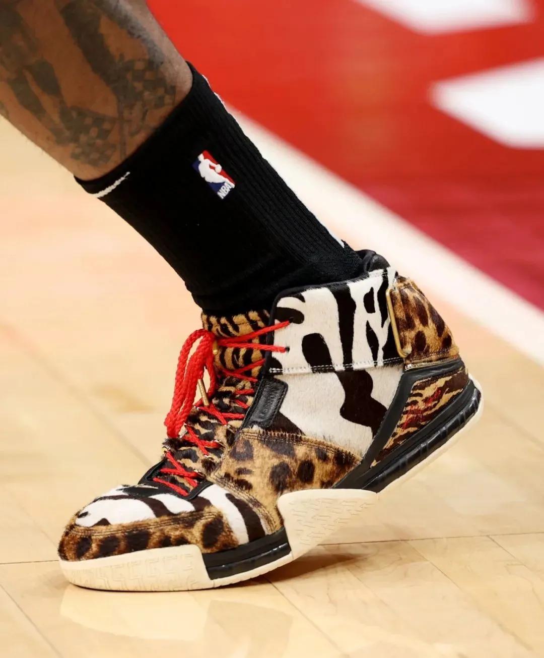 塔克上脚nike,塔克上脚科比篮球鞋