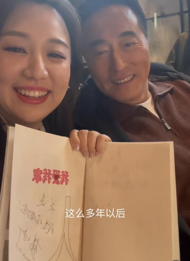 童星关凌感染新冠，自曝持续高烧嗓子哑到失声，还没有食欲脸通红