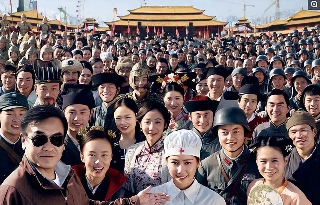 横店群演的悲惨事件,20万横店群演现状美女成群