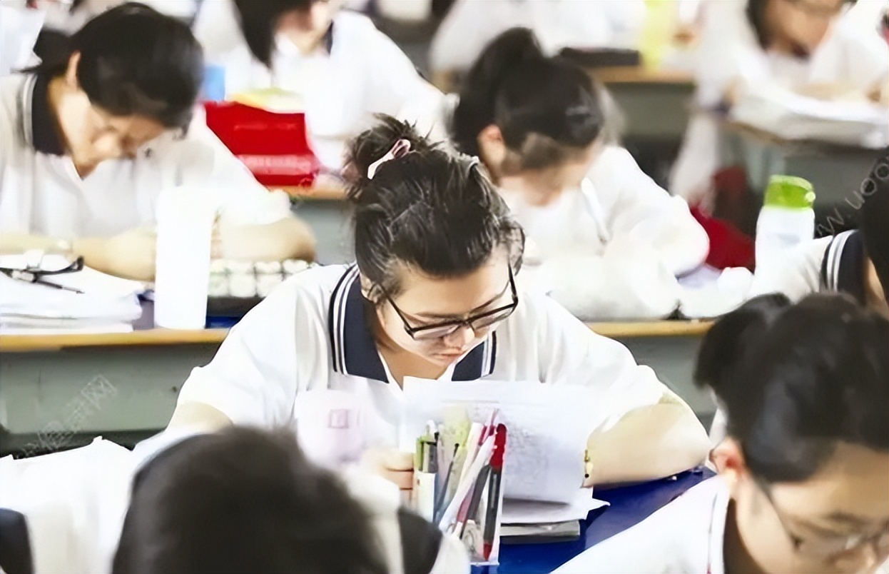 “考不上清华你负责”，男子修改wifi密码惹邻居不满，评论很精彩