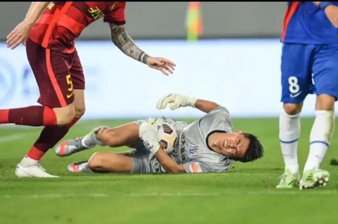 最佳门将曾诚近况,硬汉曾诚