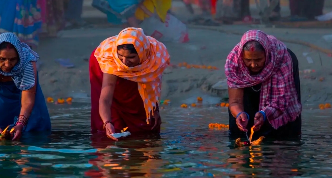 印度恒河水那么脏为何不生病,印度恒河水到底多脏有粪便