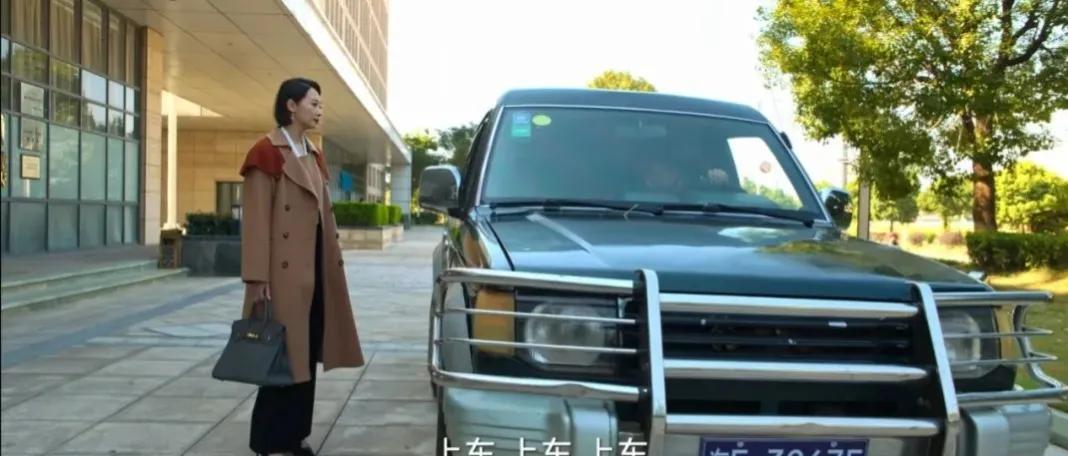 “狂飙”大嫂好会背包，看着好眼馋啊！