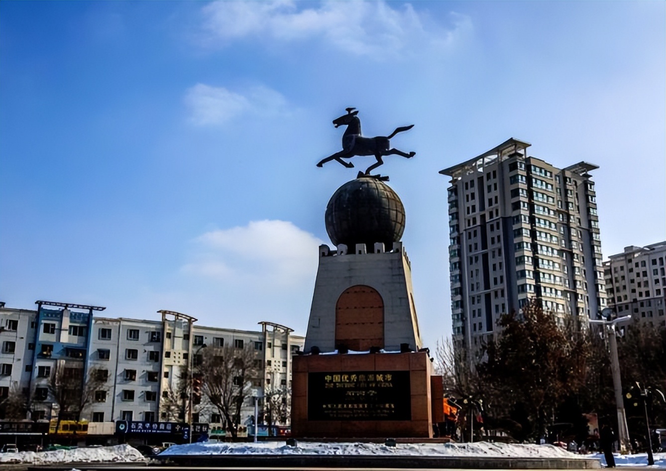 *疆新**的戈壁明珠之城，聚集的都是汉族人，成为西部百强县，石河子