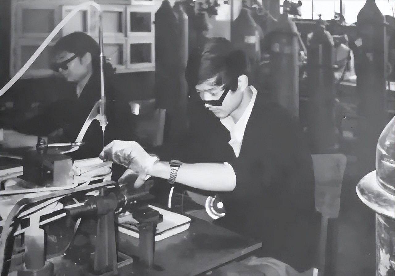 夜空中最亮的星点亮城市,夜空中最亮的灯泡