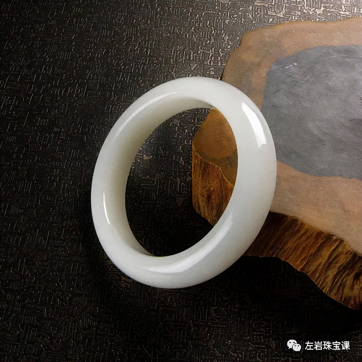 玉镯怎么挑选适合自己,买玉镯怎么选才正确