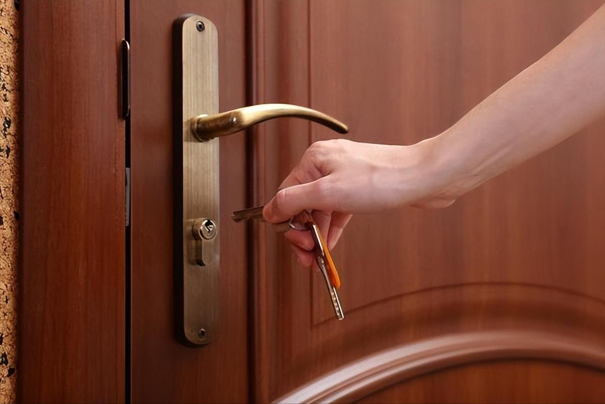 日本杀人犯整容躲2年,日本杀人案男子整容