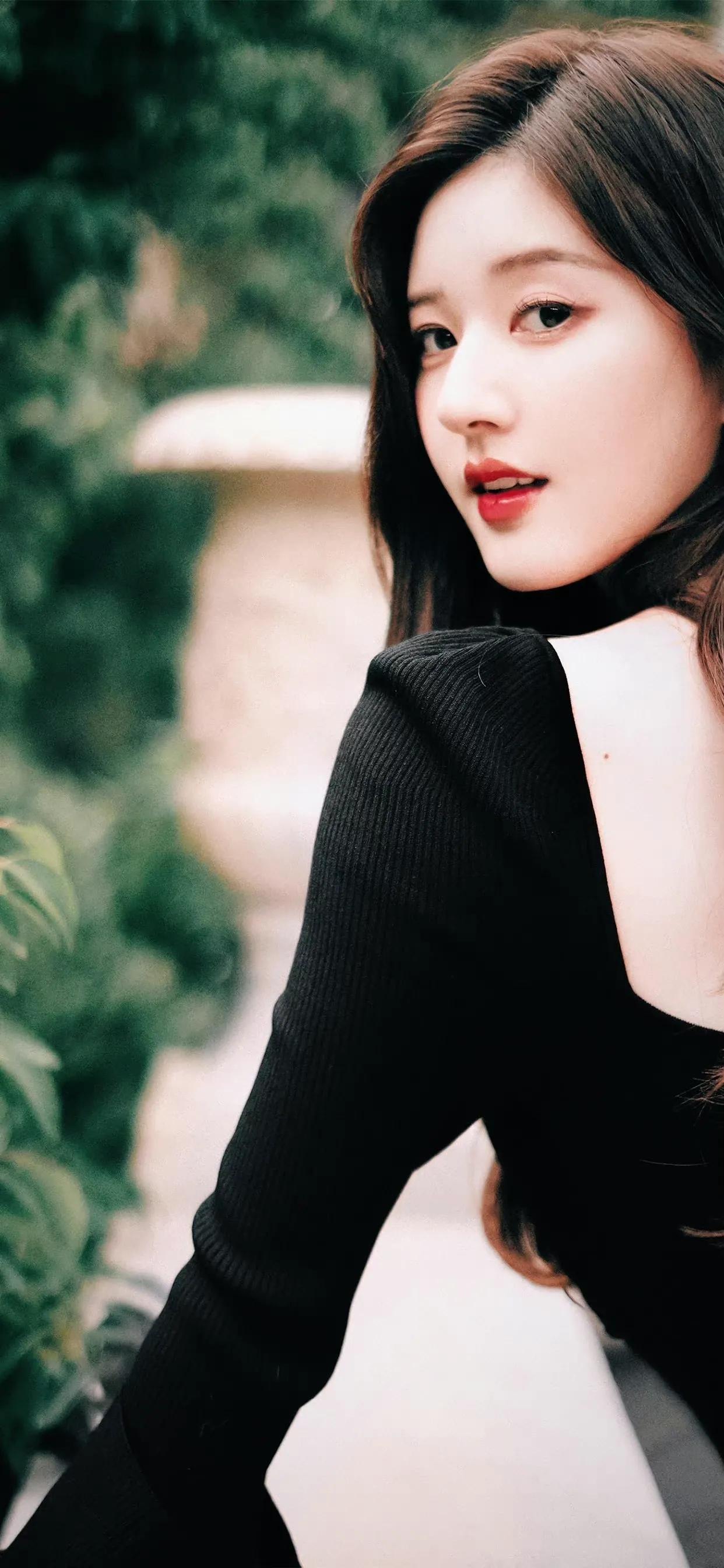 超酷美女壁纸图集可保存,长发飘飘粉色裙子美女壁纸