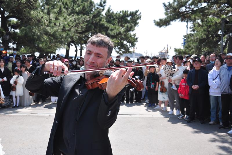 “青青之岛，爱乐之城”第十三场小提琴快闪活动精彩上演