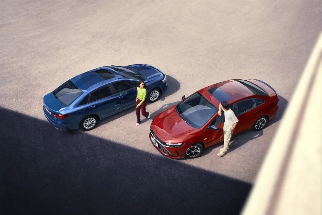 卡罗拉口碑最好的车型,卡罗拉轴距2.7米为何后排空间窄