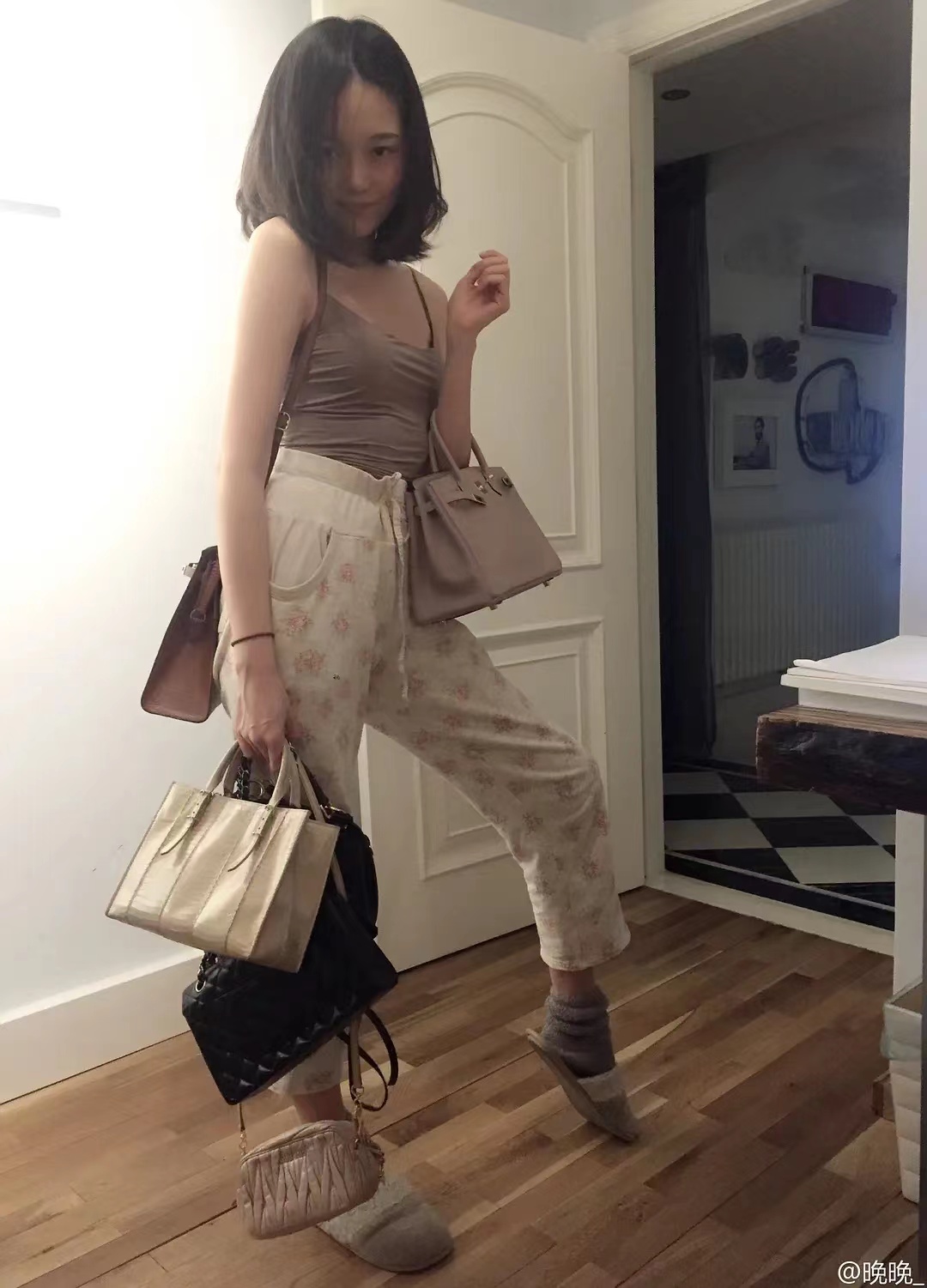 又穿假货被锤！京圈贵妇变寒门贵妇，网红晚晚是怎么沦为全网嘲的