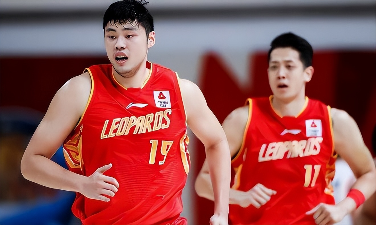 cba球员18岁小将身高2.18米,2米17高中锋加盟cba