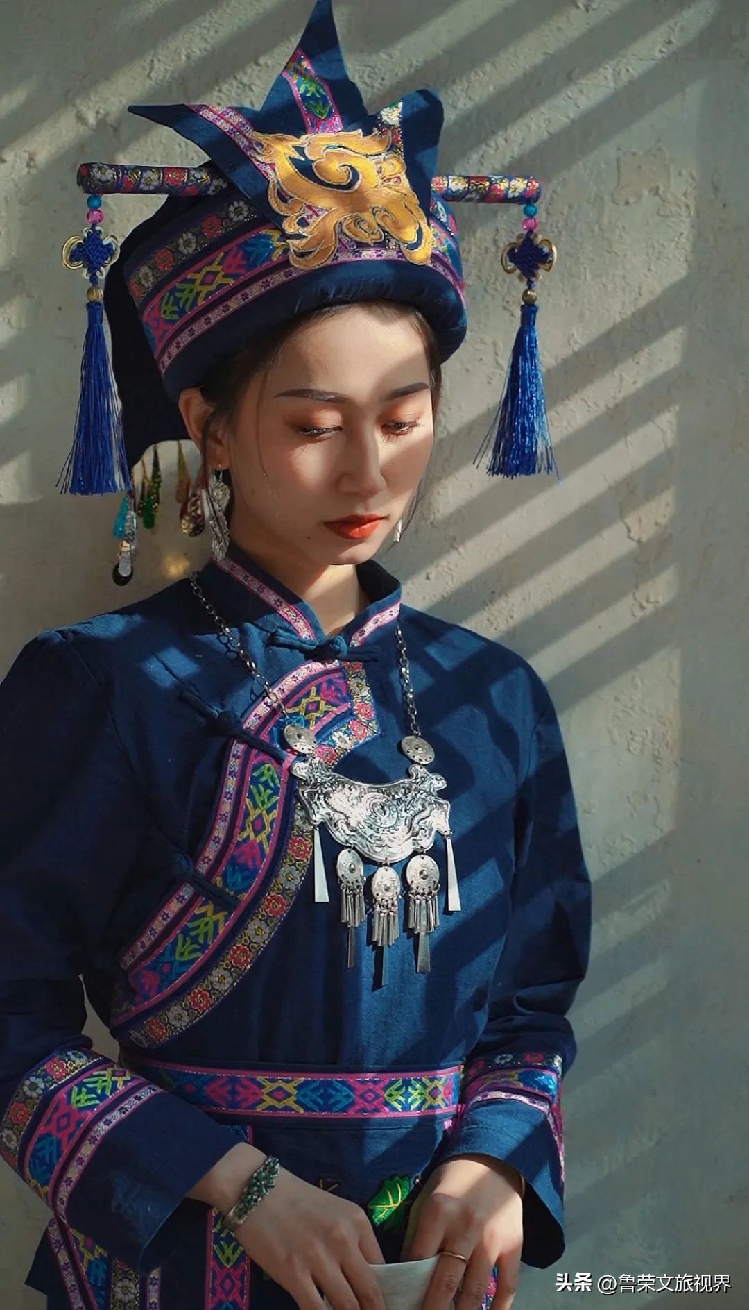 90后湖北姑娘拍56个民族服饰抖音,95后女孩耗时247天拍摄56民族服饰