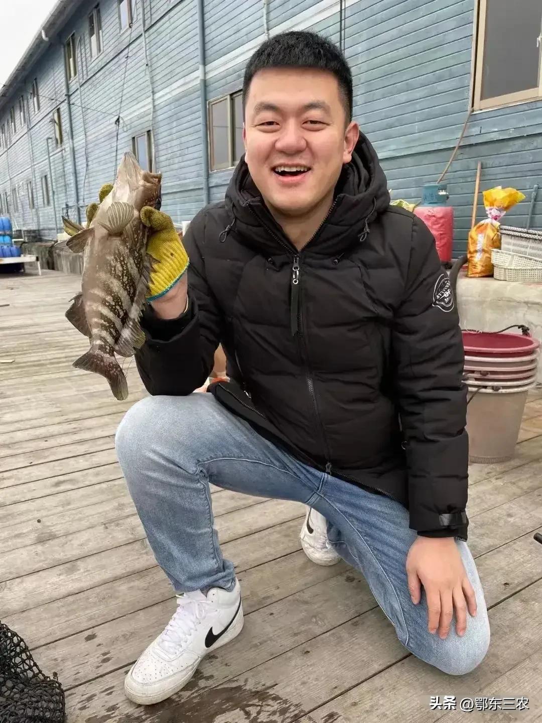 渔民儿子直播,赶海父子直播带货黄花鱼