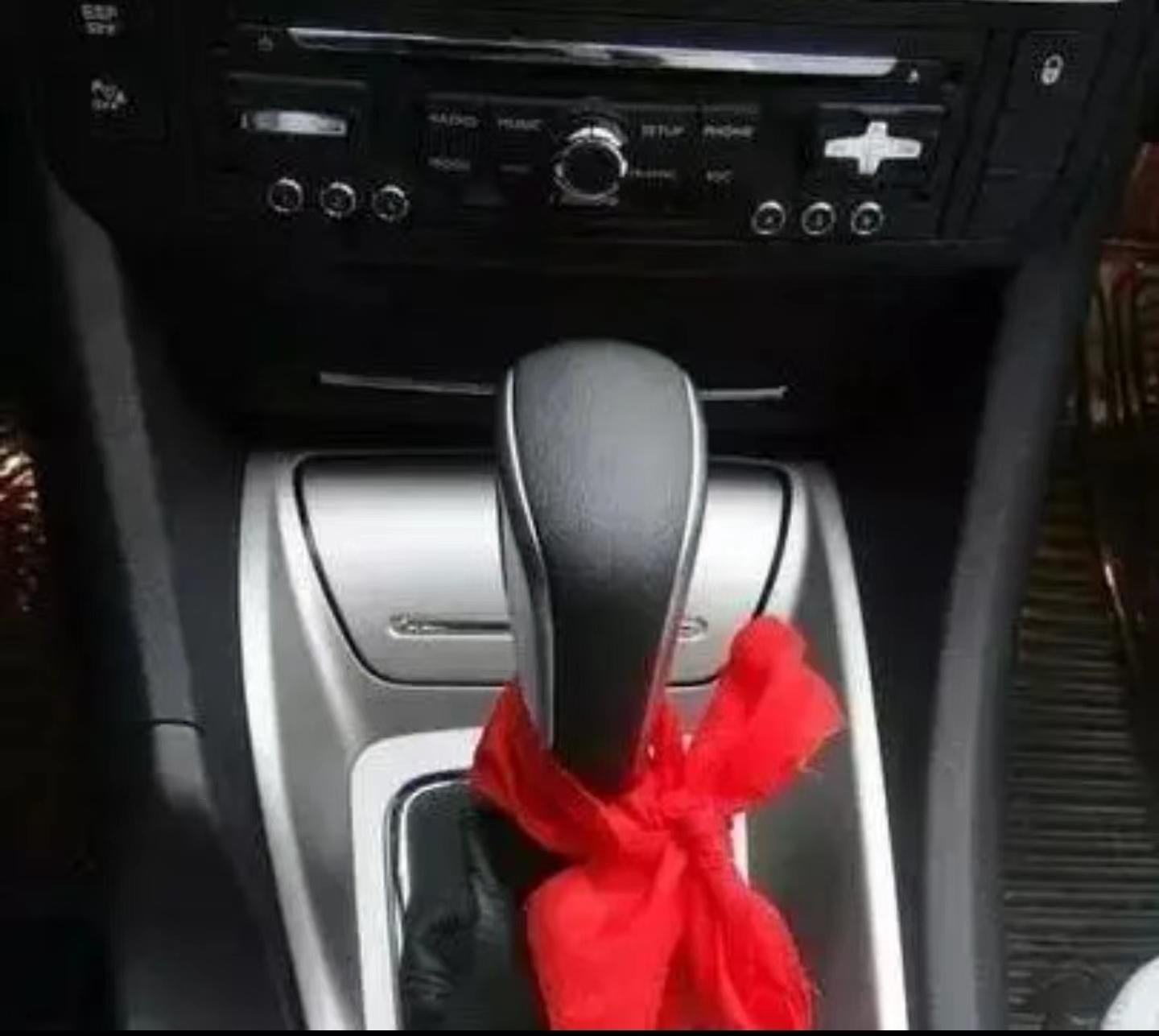 提新车红布怎么用,提新车挂红布挂在哪里