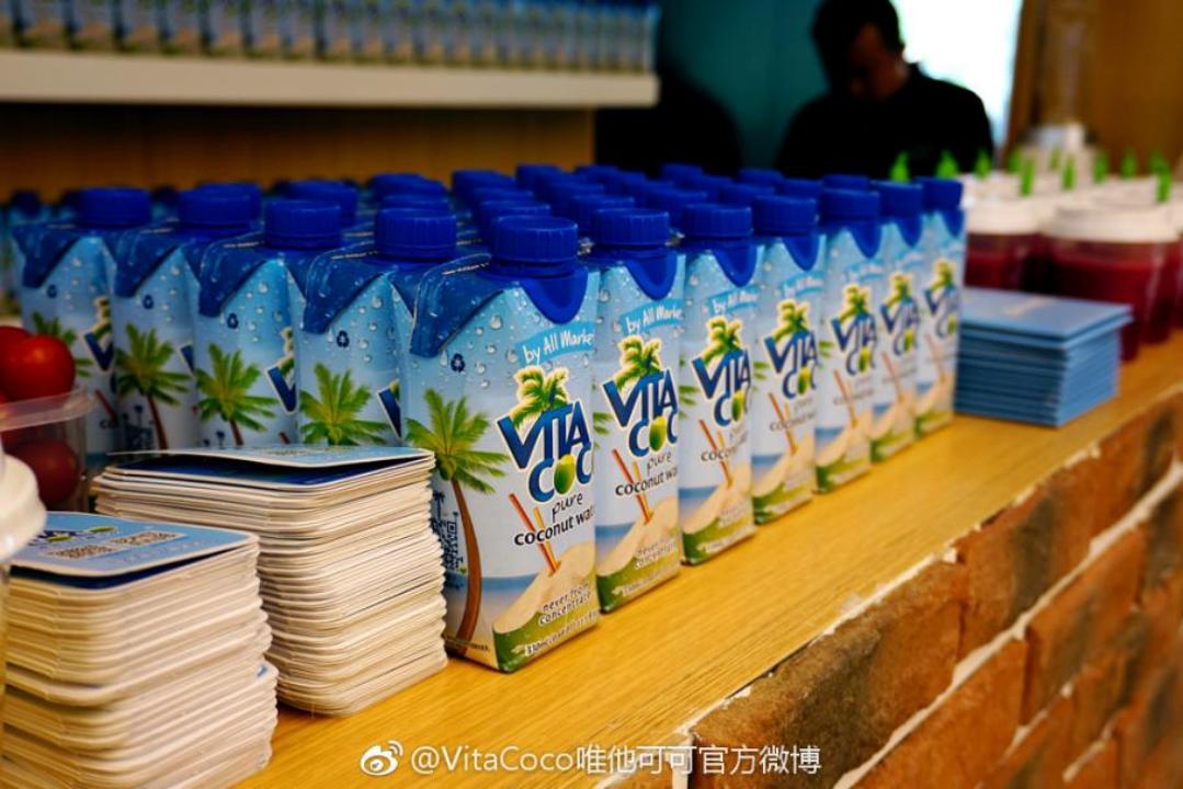 一个椰子饮品店一年利润,椰子饮品店一年能赚多少钱