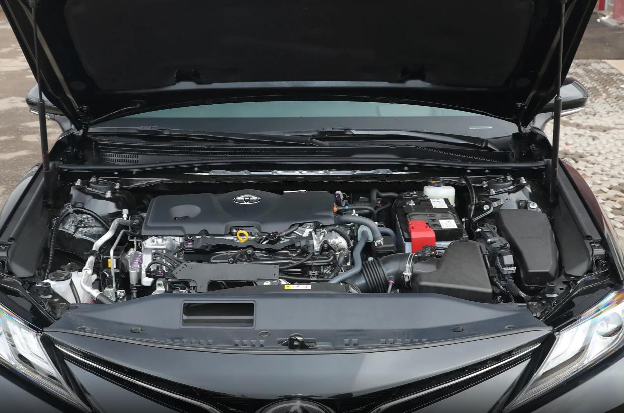 大众迈腾和凯美瑞2.5,大众迈腾330对比丰田凯美瑞2.0双擎