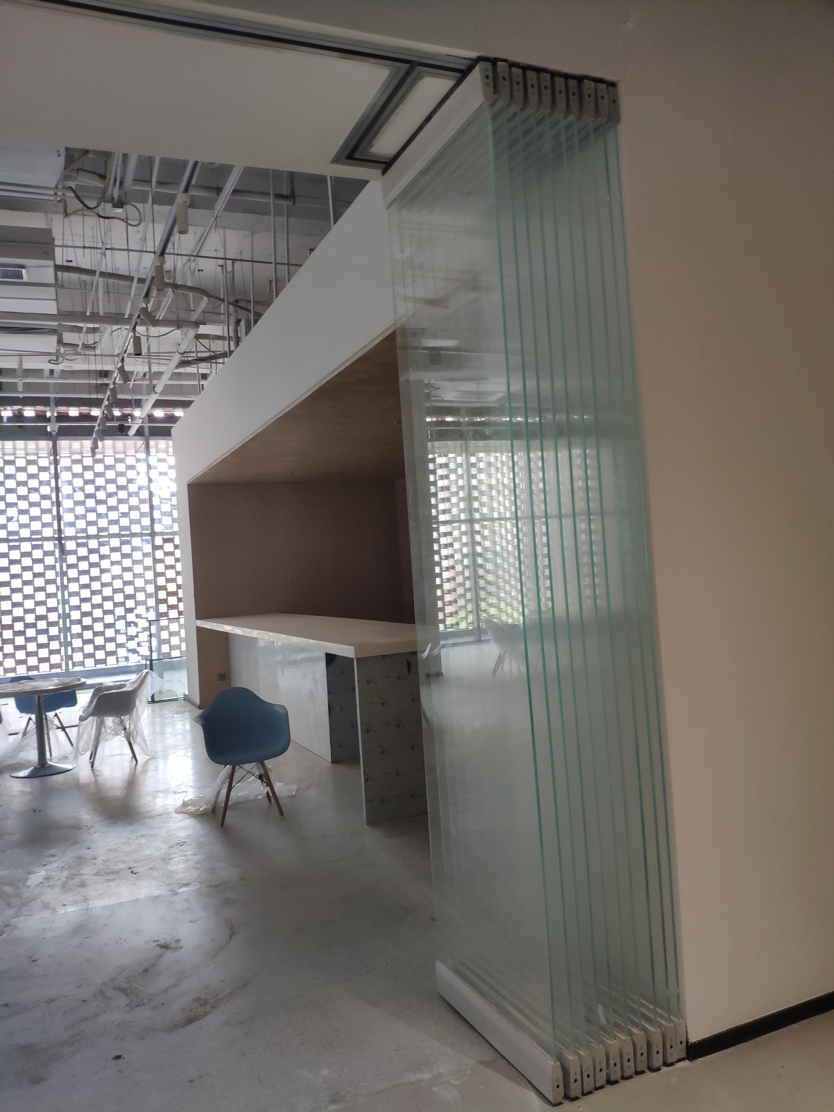 玻璃隔断隔墙厂家,玻璃隔断维修多少钱