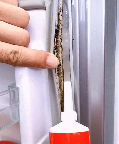 滚筒洗衣机出脏东西的口打不开了,洗衣机有个长方形小盒子