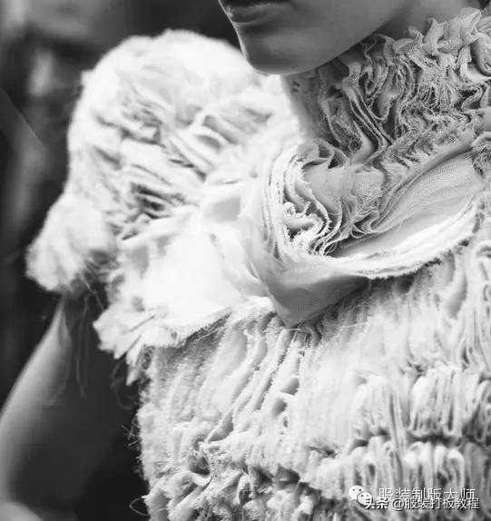 褶皱在女士礼服中的应用,褶皱肌理礼服