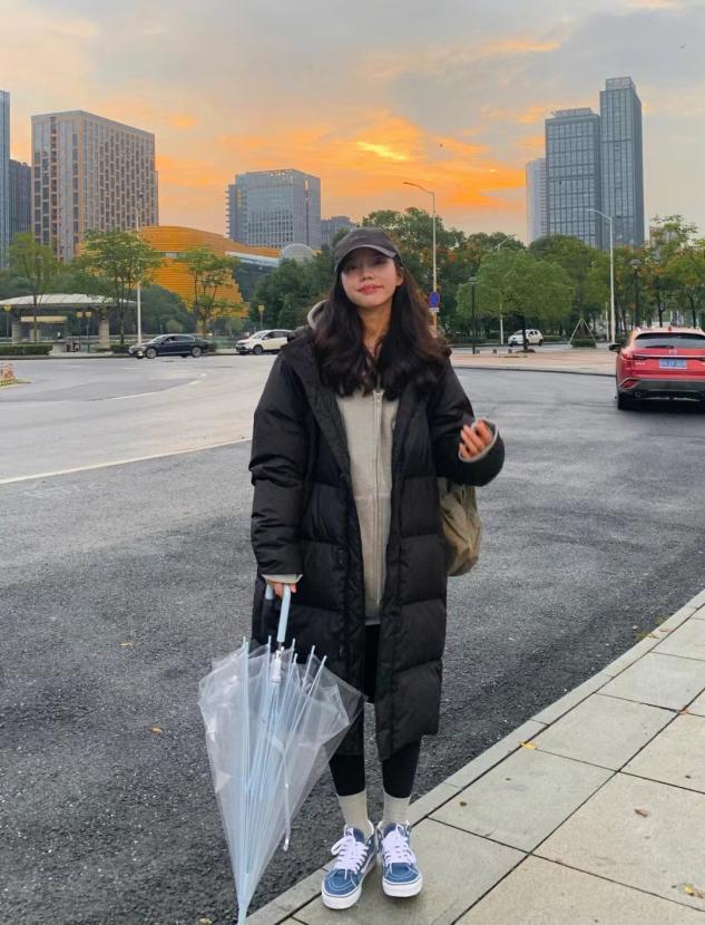 羽绒服里面穿什么内搭,2022欧美羽绒服最火爆款洋气内搭