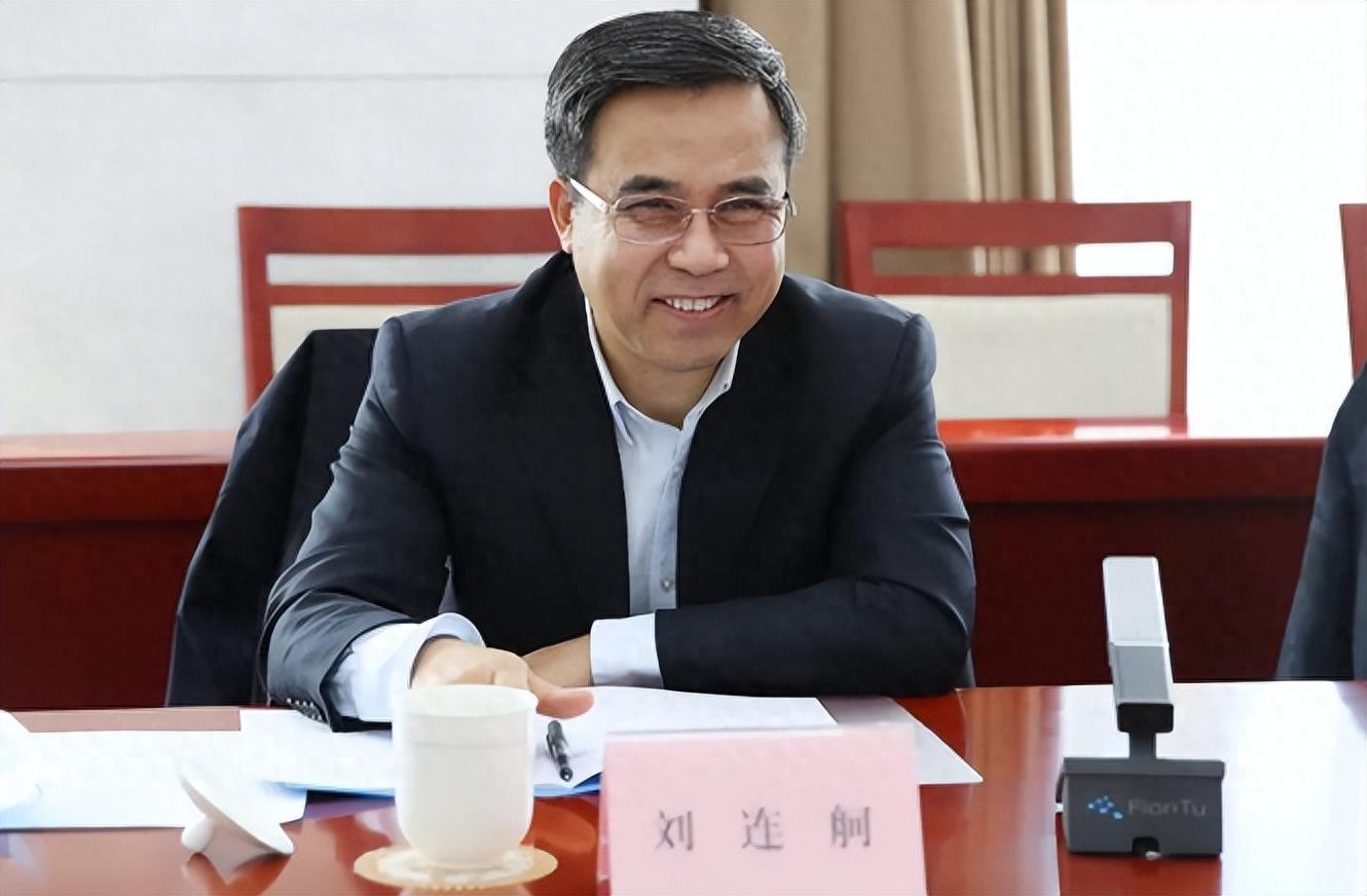 刘连舸，私生活淫乱，霸占女下属，四婚迎娶准儿媳！