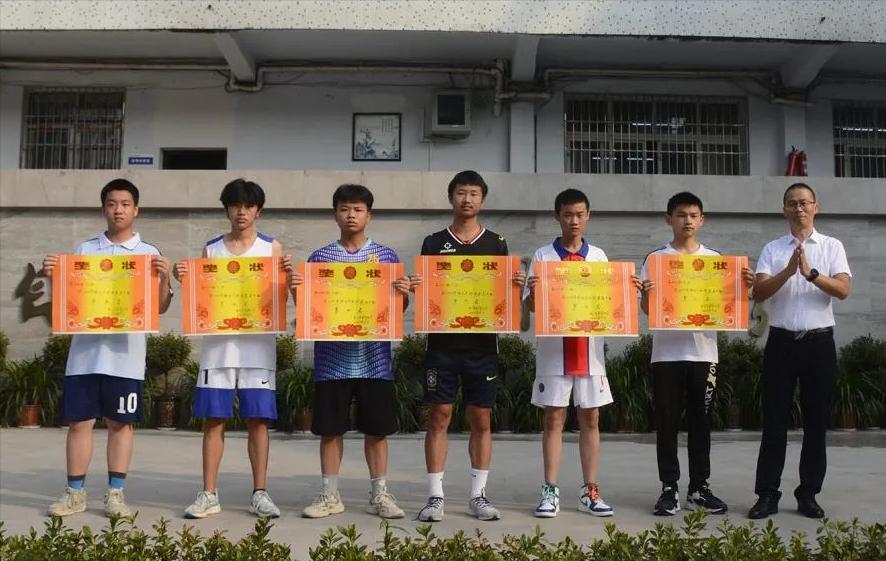 喜迎二十大拼搏绿茵场——建华中学2022年校园足球联赛圆满结束